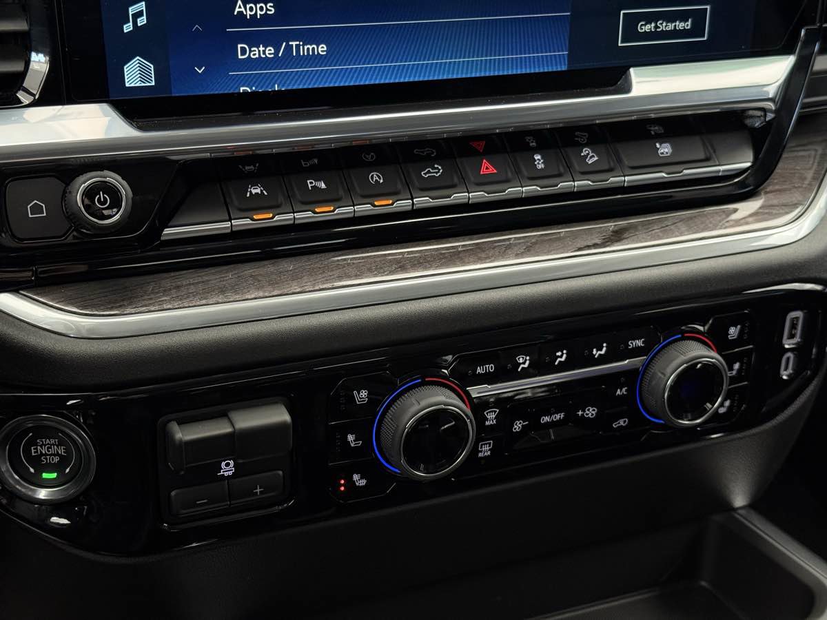 Used 2025 Chevrolet Silverado 1500 LTZ image 40