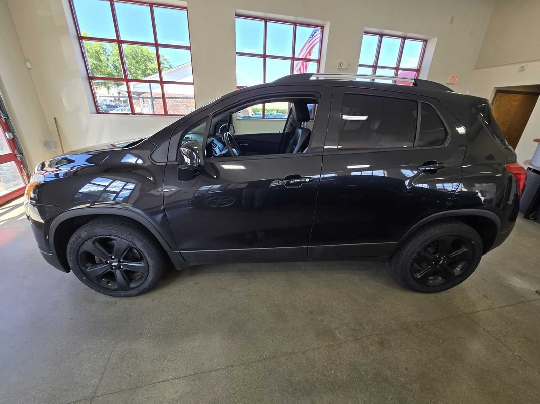 Used 2016 Chevrolet Trax LTZ w/ Midnight Edition AWD/4WD image 3
