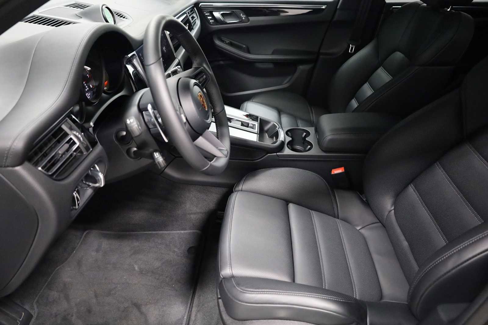 Used 2026 Porsche Macan AWD/4WD image 5