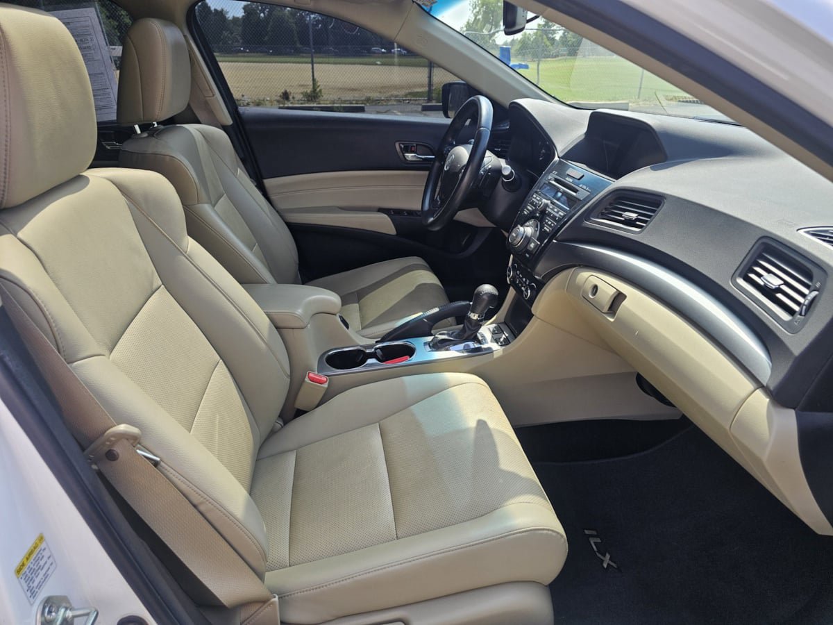Used 2013 Acura ILX w/ Technology Package FWD image 41