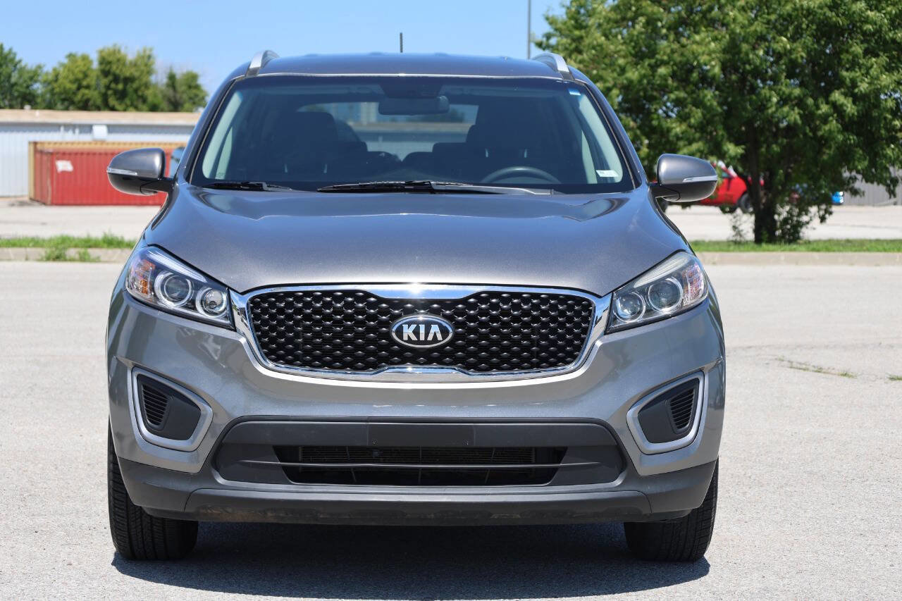 Used 2016 Kia Sorento LX image 2