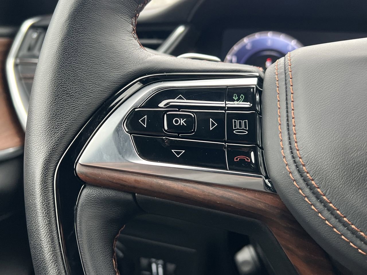 Used 2025 Jeep Grand Cherokee Summit image 25