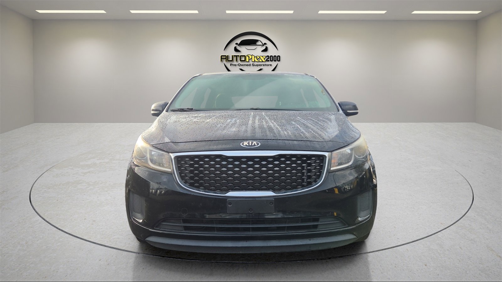 Used 2018 Kia Sedona L image 2