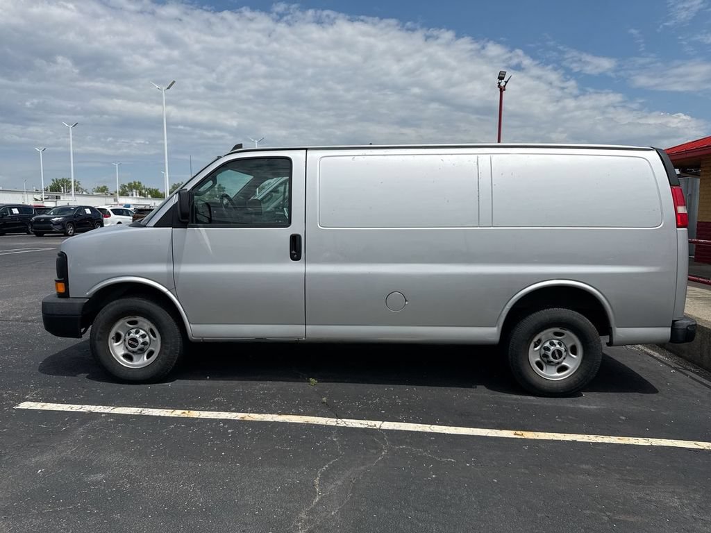 Used 2016 GMC Savana 2500 RWD image 2