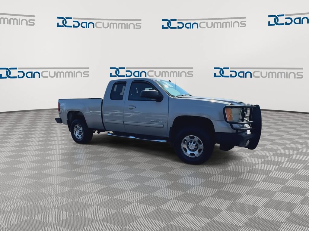 Used 2009 GMC Sierra 2500 SLT w/ SLT Convenience Package AWD/4WD image 2