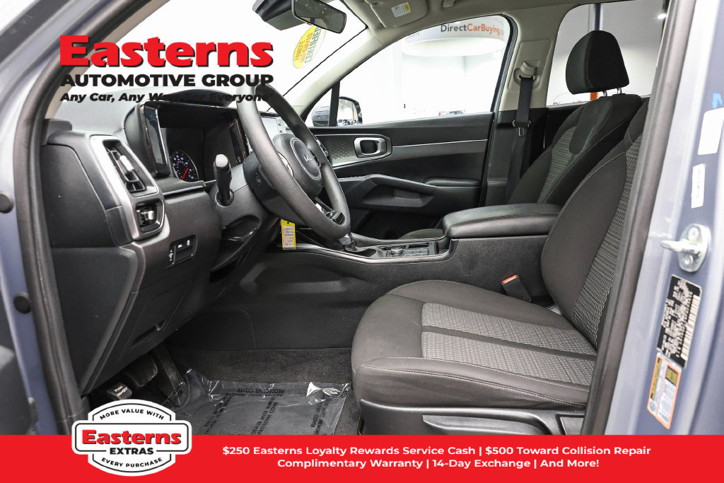 Used 2023 Kia Sorento LX AWD/4WD image 14