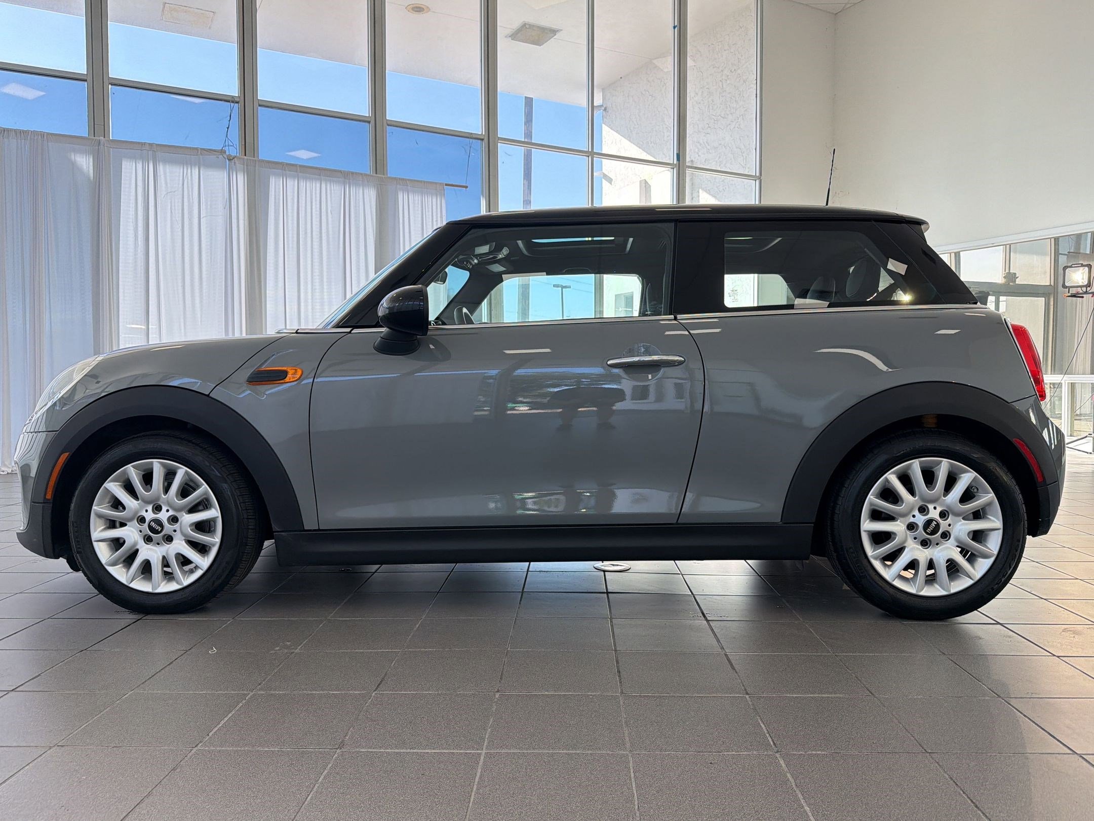 Used 2016 MINI Cooper 2-Door Hardtop FWD image 2
