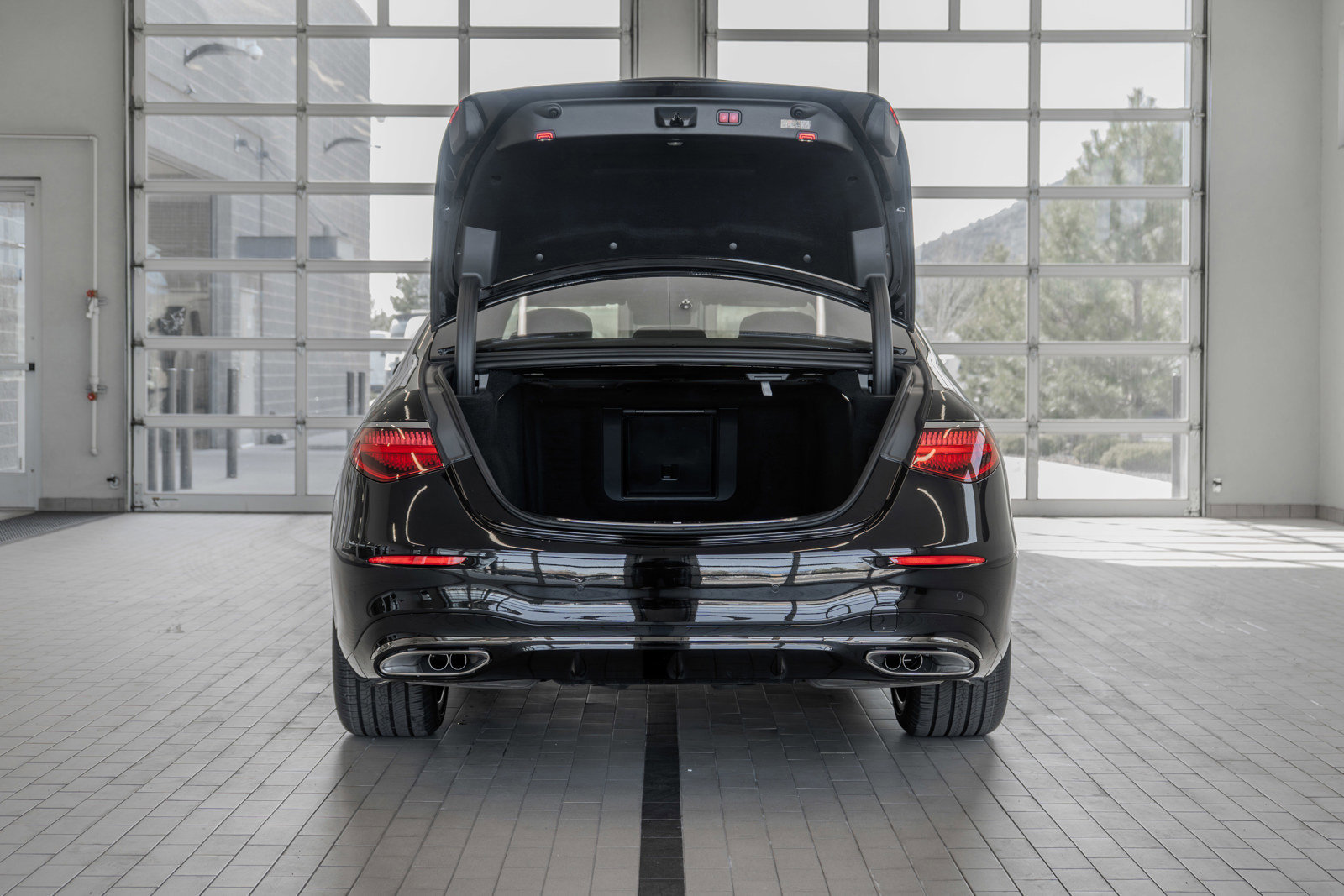 New 2025 Mercedes-Benz S 500 4MATIC image 16