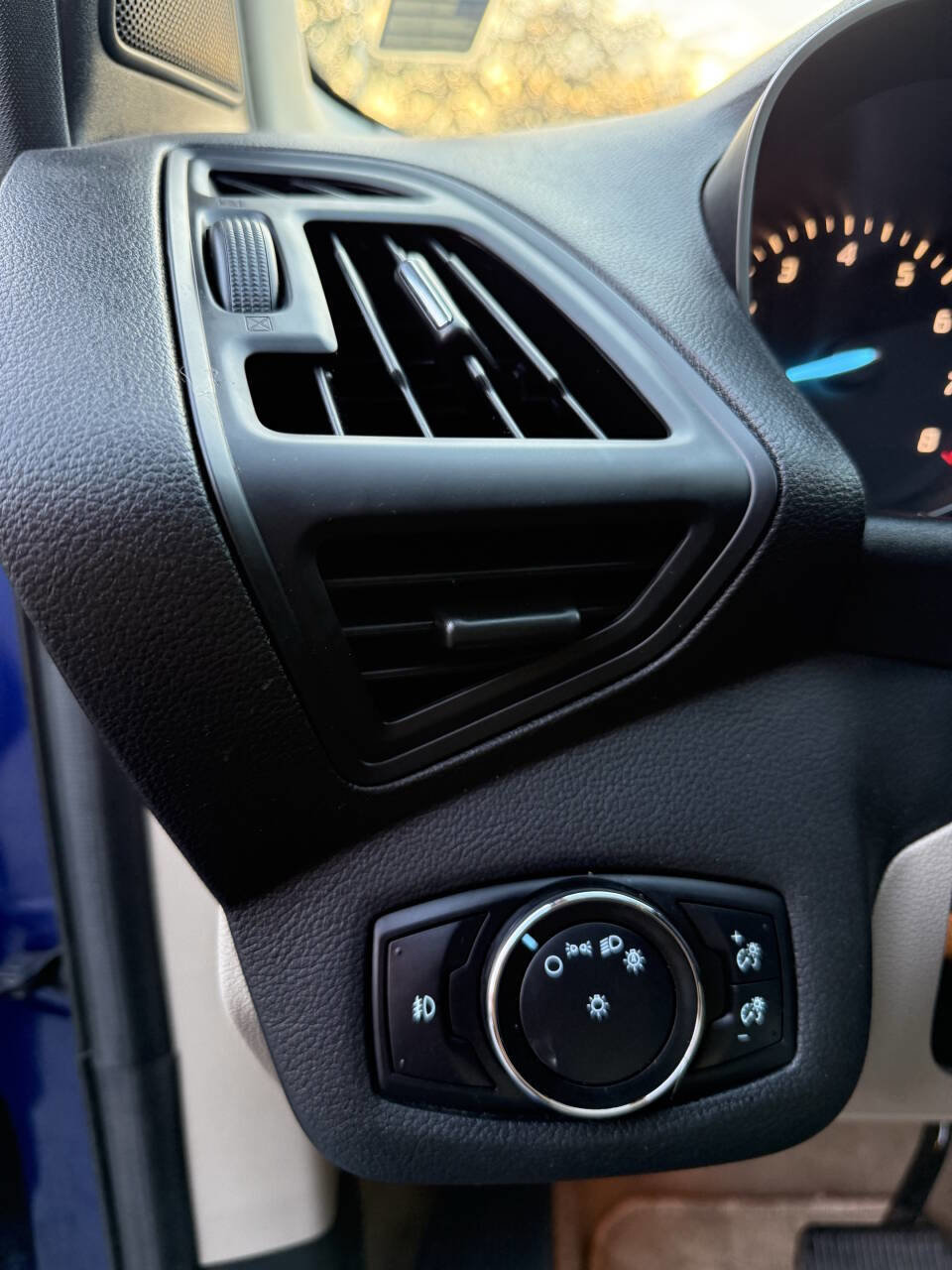 Used 2015 Ford Escape SE image 14