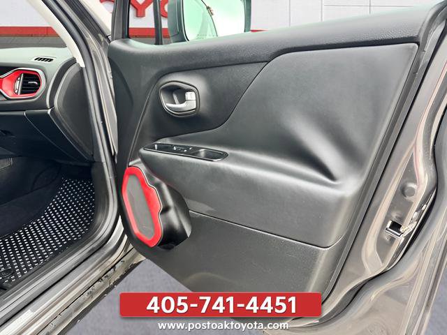 Used 2016 Jeep Renegade Trailhawk AWD/4WD image 19