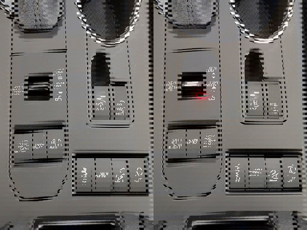 Used 2021 Toyota Highlander XLE image 26