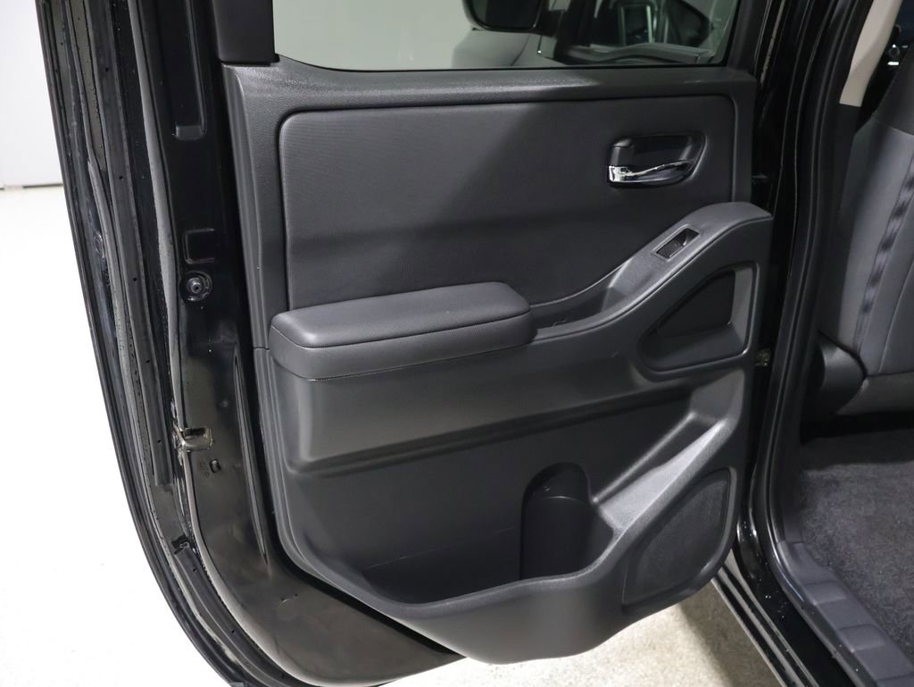 Used 2024 Nissan Frontier SV image 19