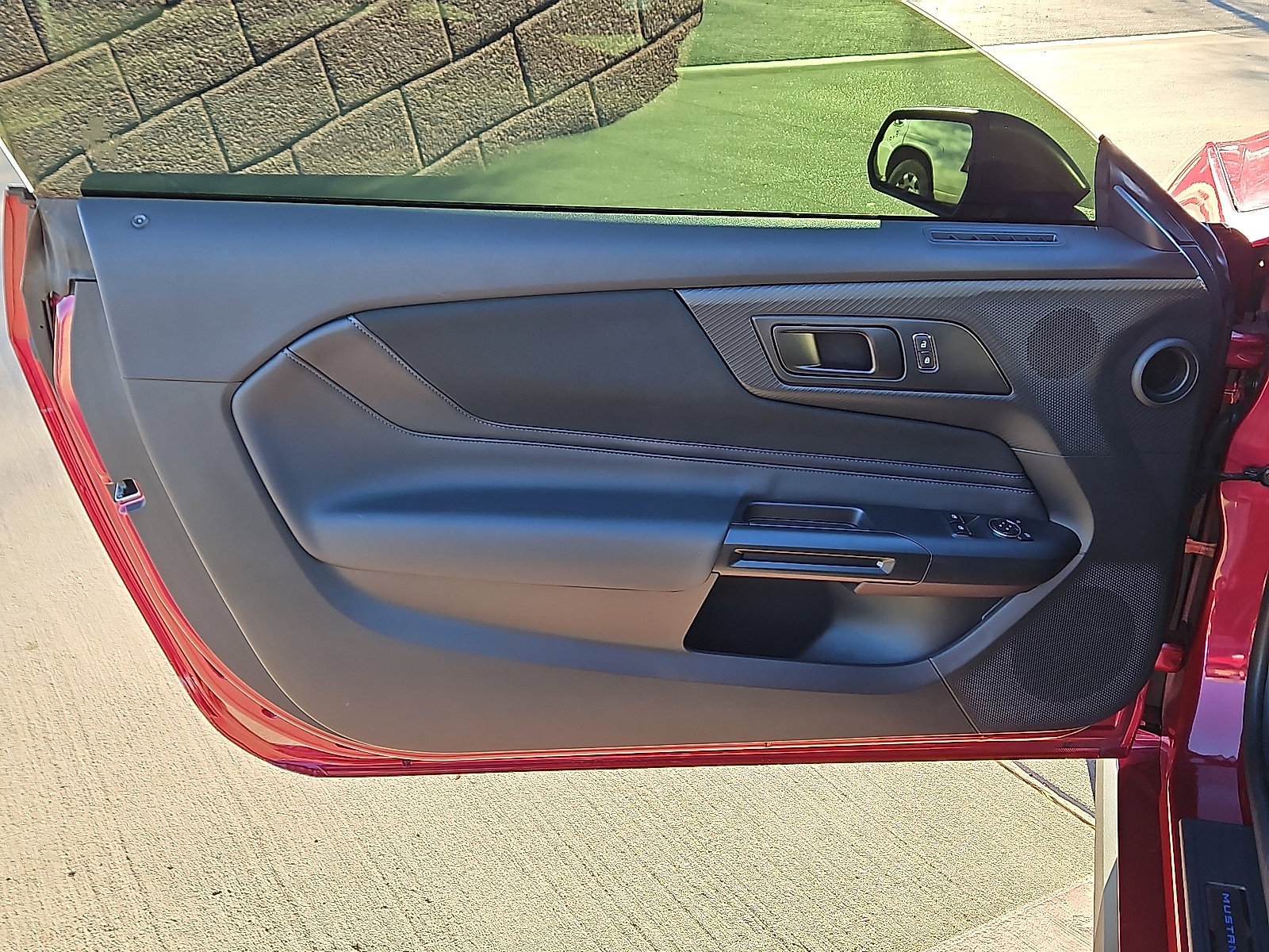 Used 2025 Ford Mustang Dark Horse image 14