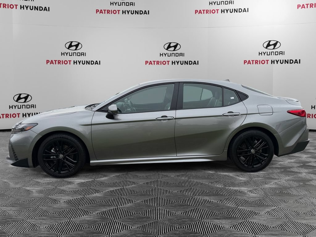 Used 2025 Toyota Camry SE FWD image 6