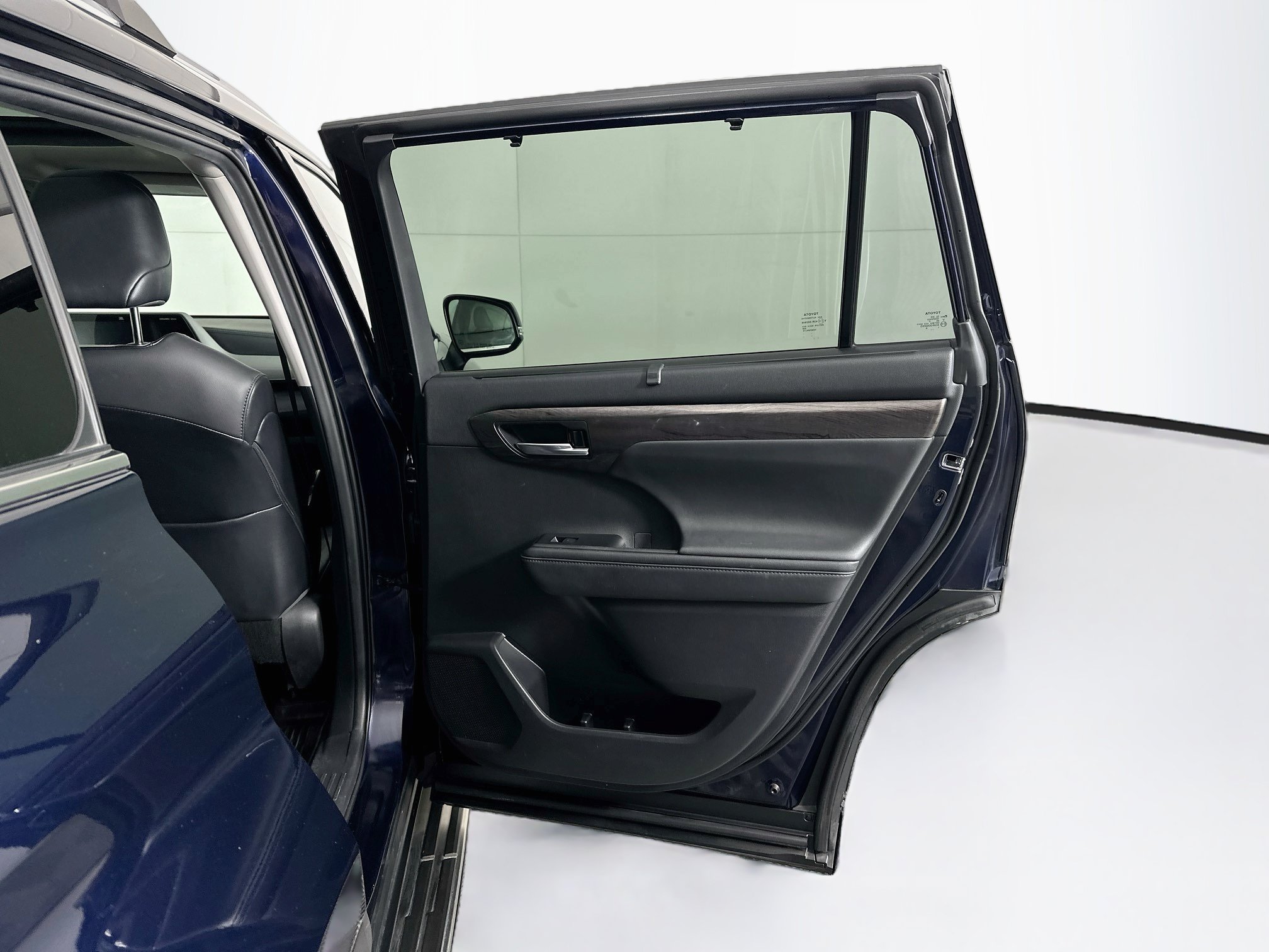 Used 2021 Toyota Highlander Platinum AWD/4WD image 34