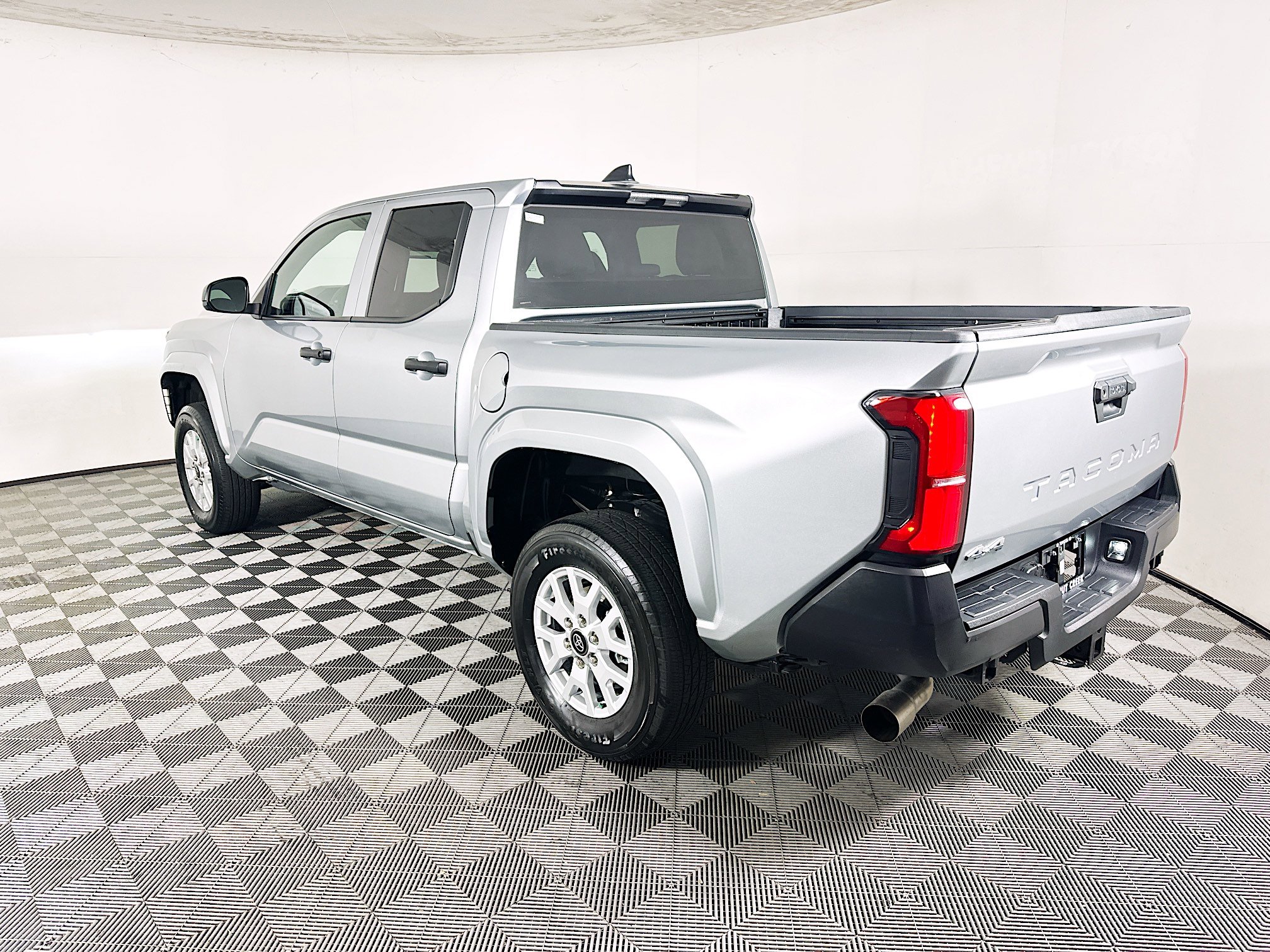 Used 2024 Toyota Tacoma SR AWD/4WD image 5