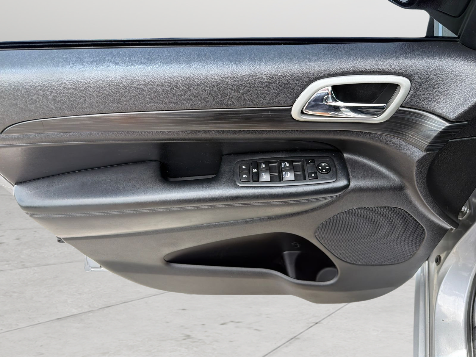 Used 2021 Jeep Grand Cherokee Laredo X RWD image 23