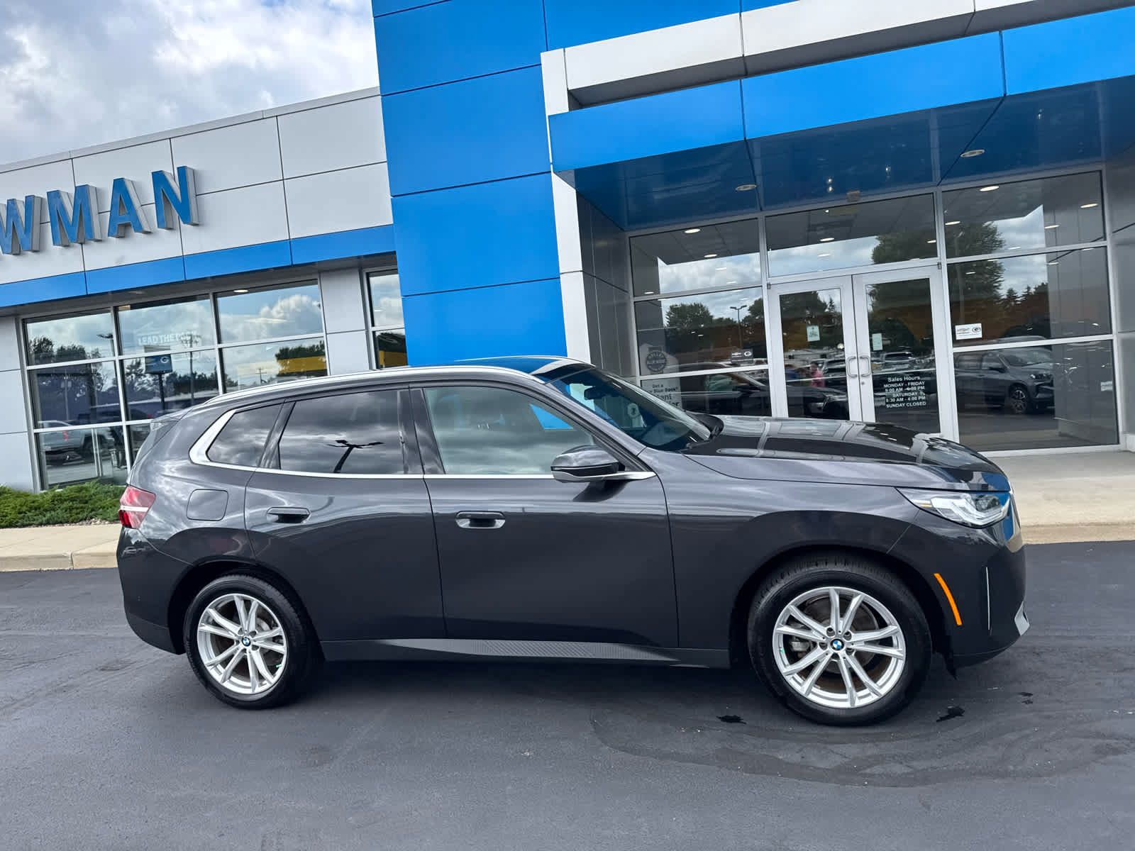 Used 2025 BMW X3 xDrive30i w/ Convenience Package AWD/4WD image 3