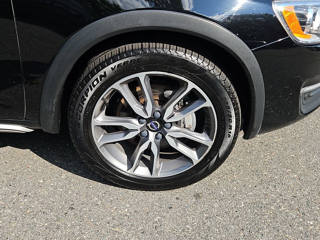 Used 2018 Volvo V60 T5 Cross Country w/ Convenience Package AWD/4WD image 10