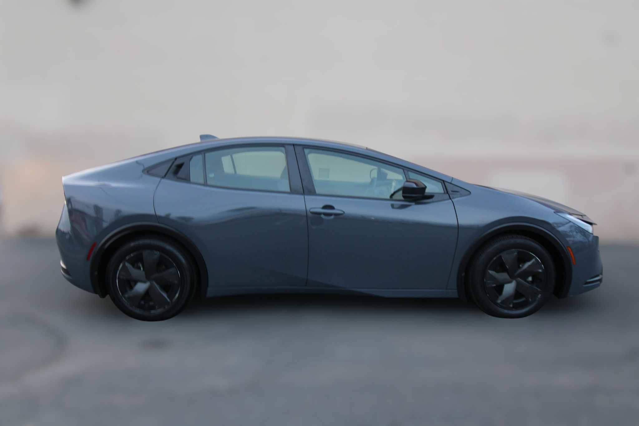 Used 2023 Toyota Prius LE image 1