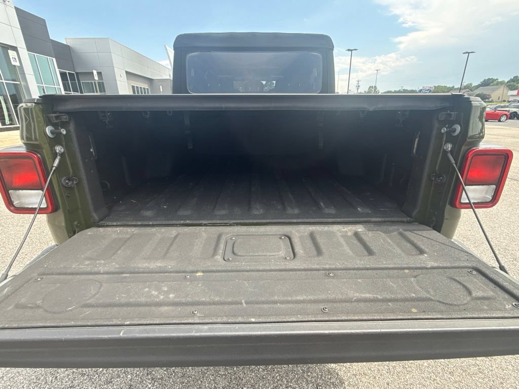 Used 2023 Jeep Gladiator Sport AWD/4WD image 8