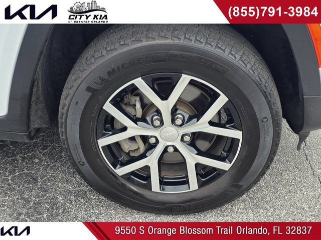 Used 2024 Jeep Grand Cherokee L Limited AWD/4WD image 6