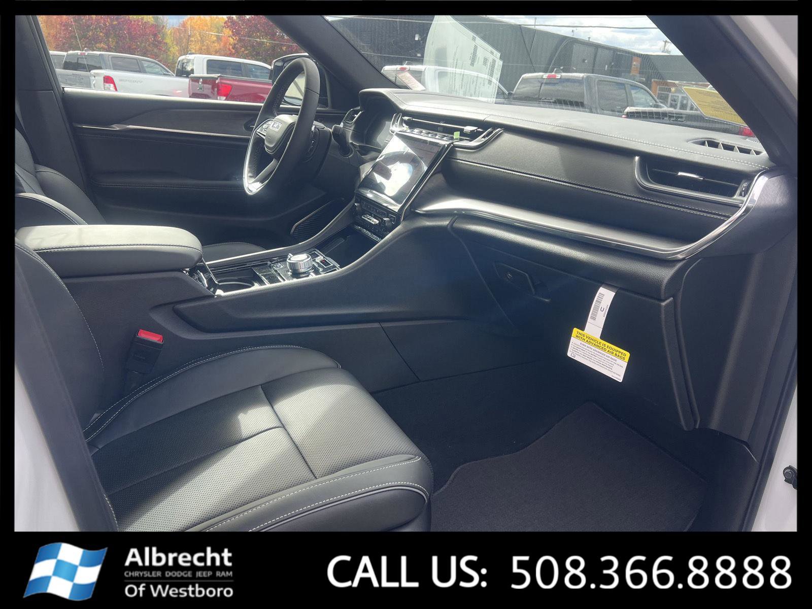 New 2025 Jeep Grand Cherokee Overland w/ Luxury Tech Group IV image 16