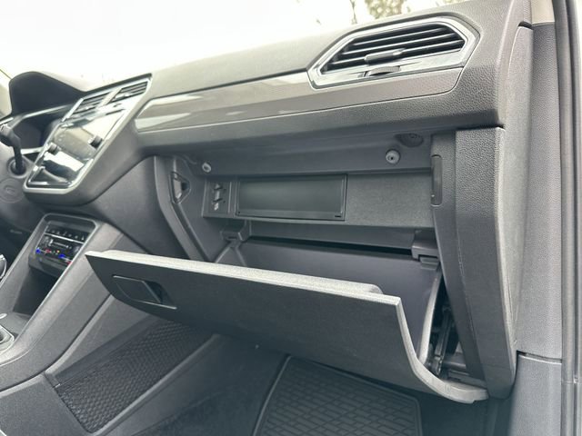 Certified 2022 Volkswagen Tiguan SE image 32