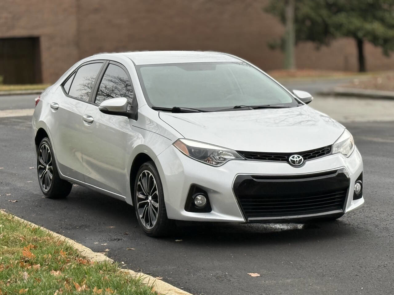 Used 2015 Toyota Corolla S FWD image 3