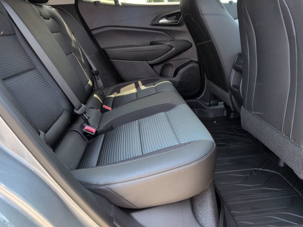 New 2026 Chevrolet Trax LT w/ Sunroof Package FWD image 23