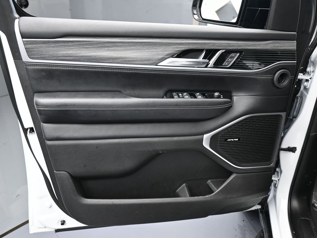 Used 2024 Jeep Wagoneer Series II image 12