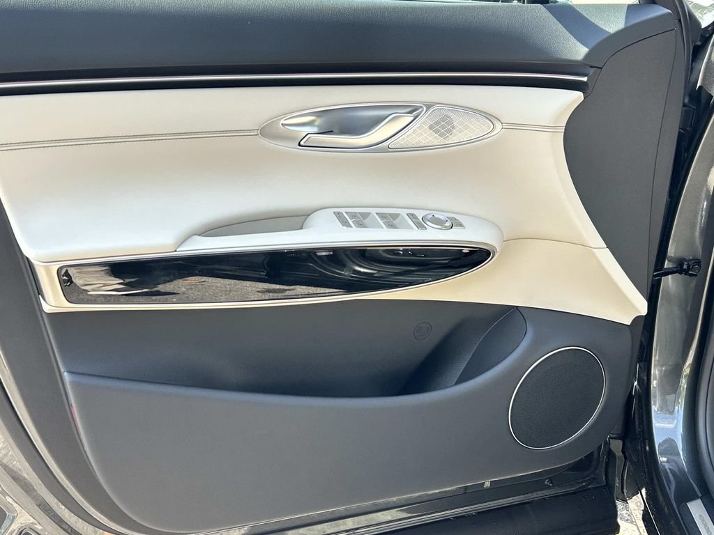 New 2027 Genesis GV70 2.5T AWD/4WD image 17