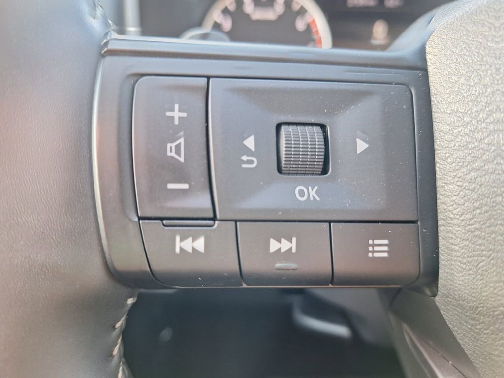 Certified 2025 Nissan Rogue SV image 11