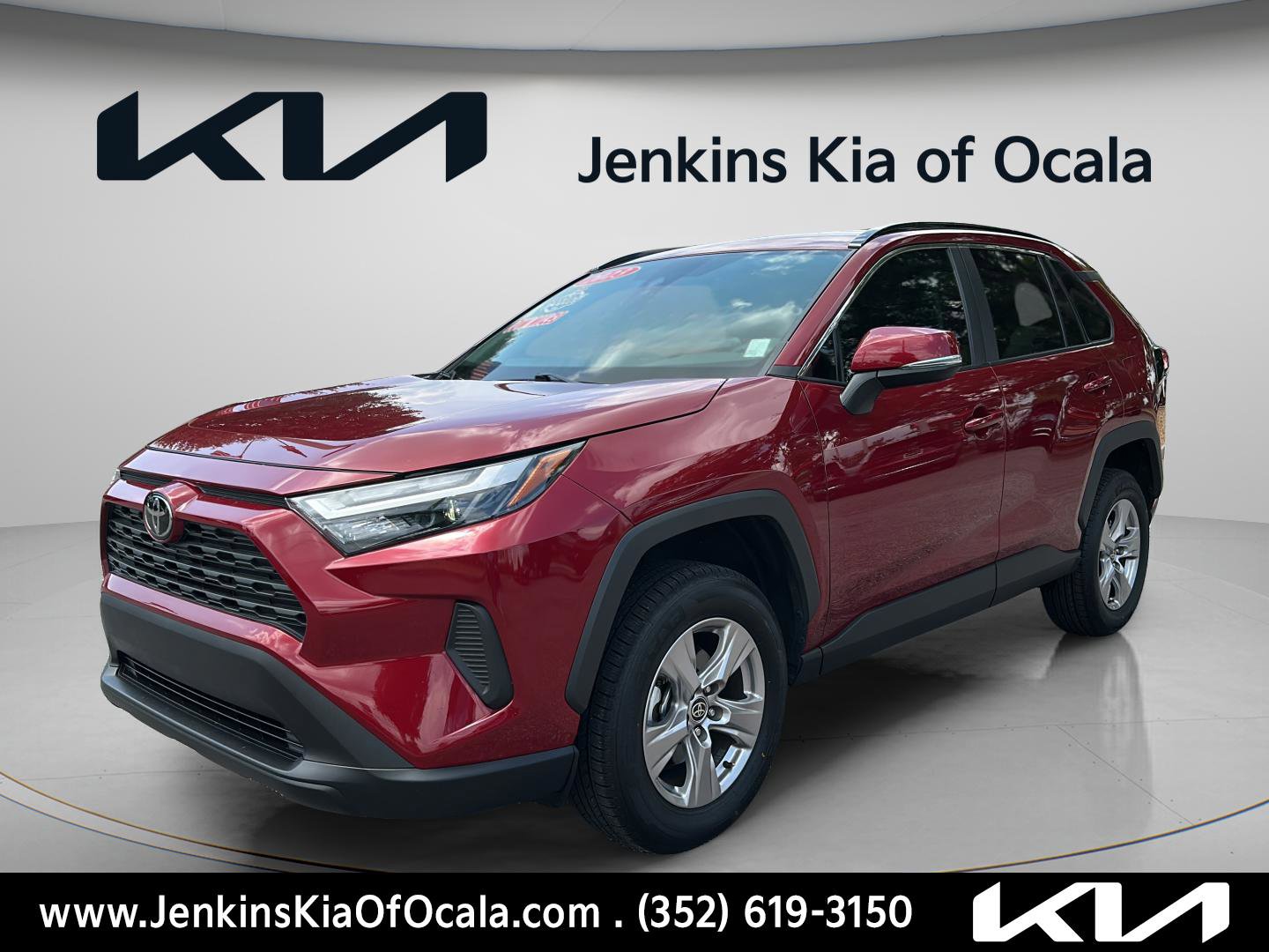 Used 2023 Toyota RAV4 XLE FWD image 7