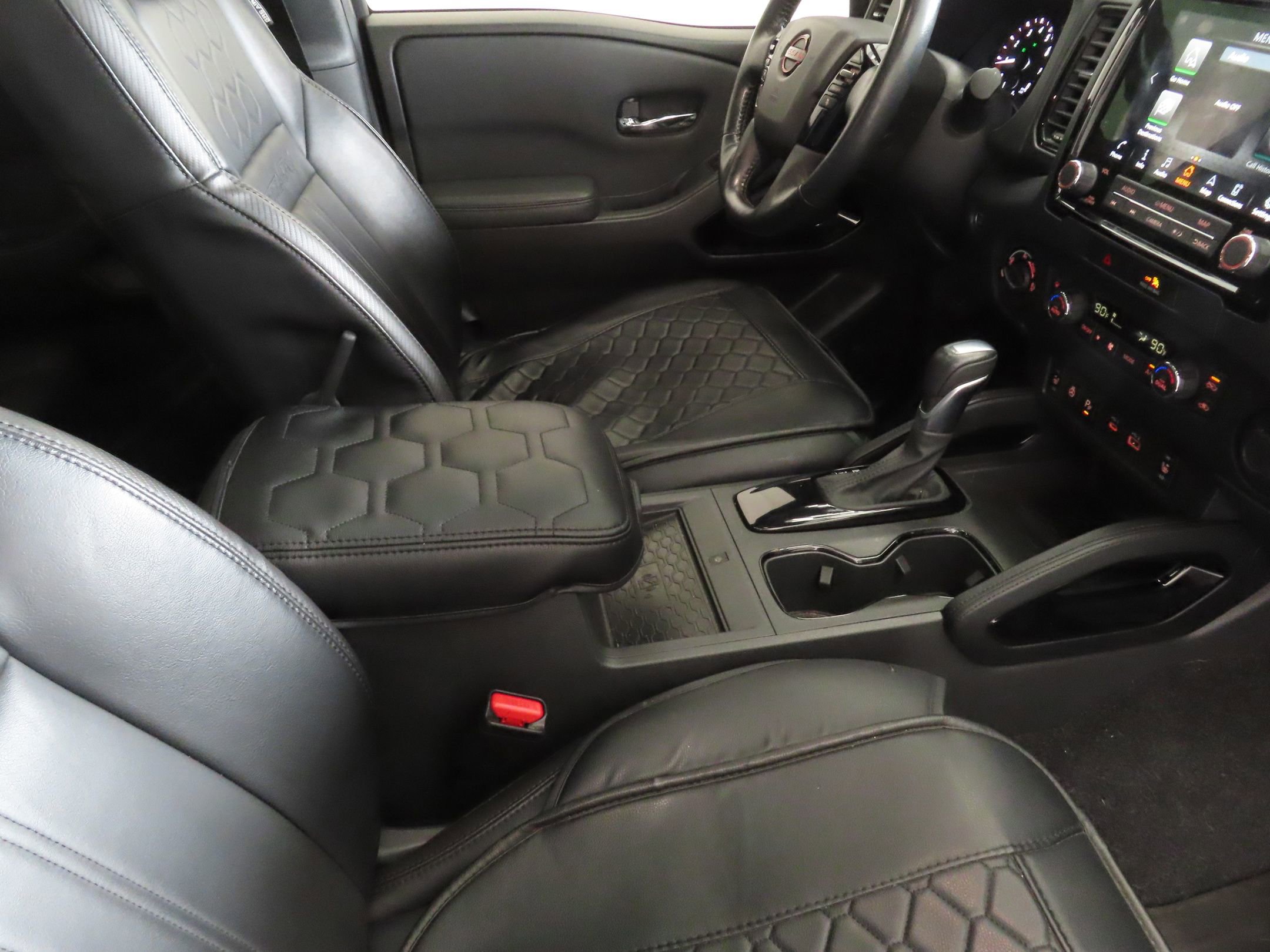 Used 2022 Nissan Frontier PRO-4X w/ Pro-4X Premium Package image 28