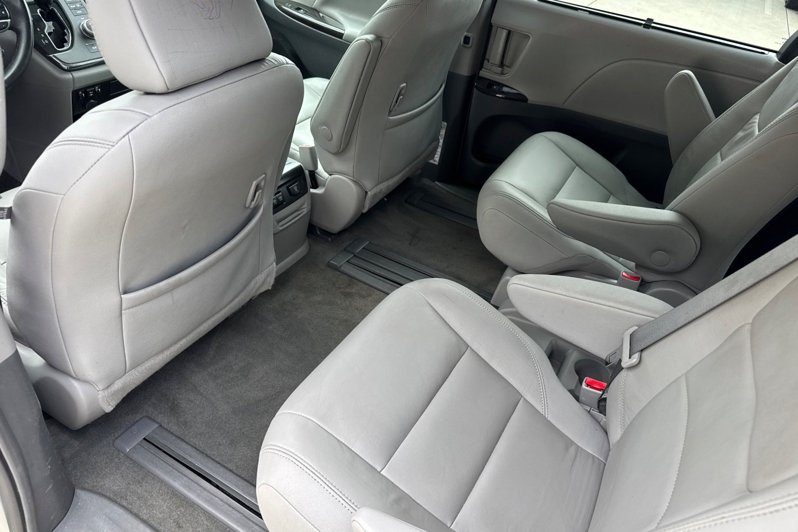 Used 2018 Toyota Sienna XLE w/ XLE Navigation Package FWD image 27