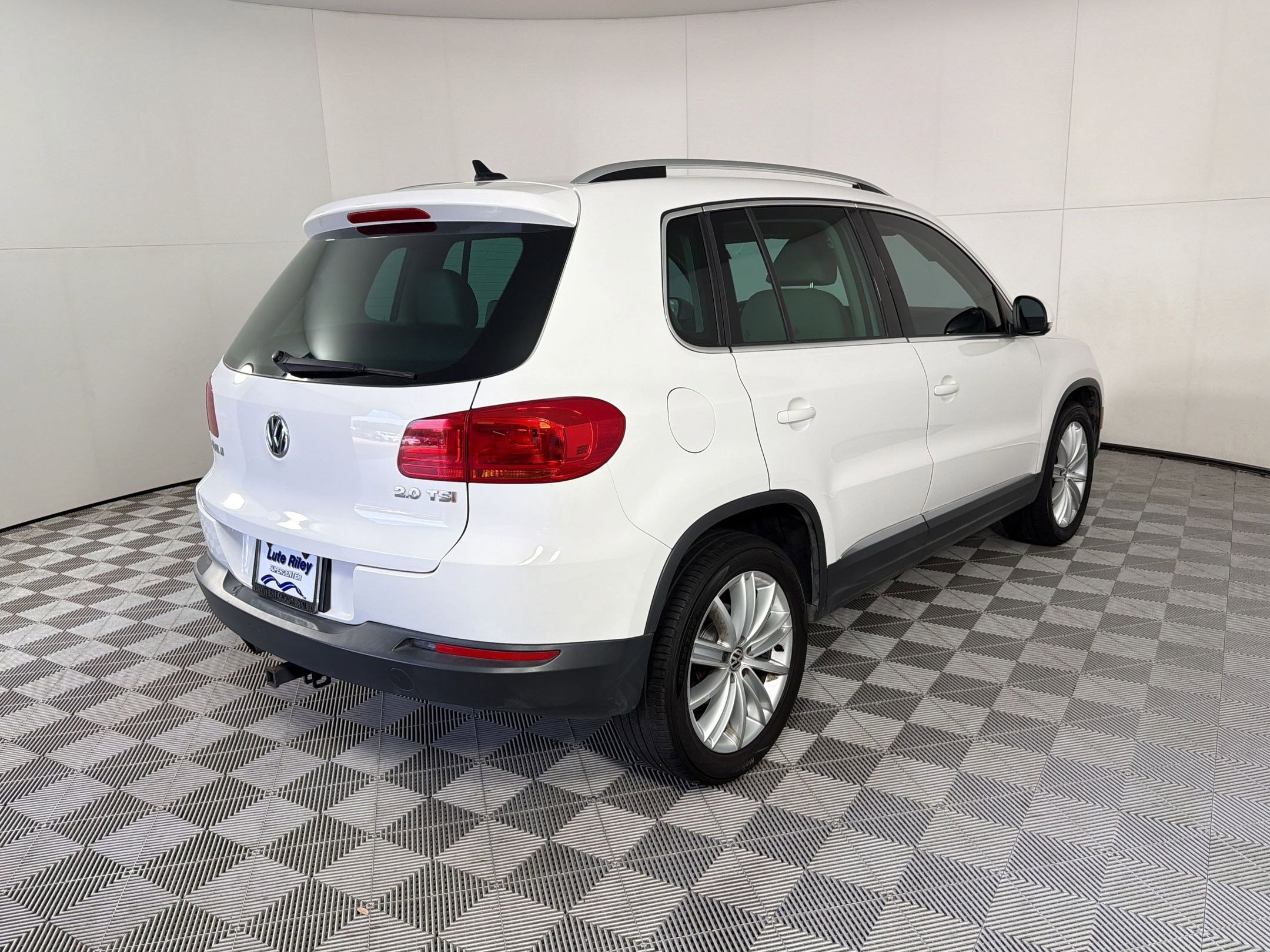 Used 2012 Volkswagen Tiguan SE FWD image 9