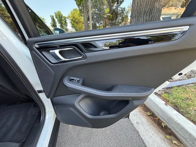 Used 2019 Porsche Macan AWD/4WD image 40