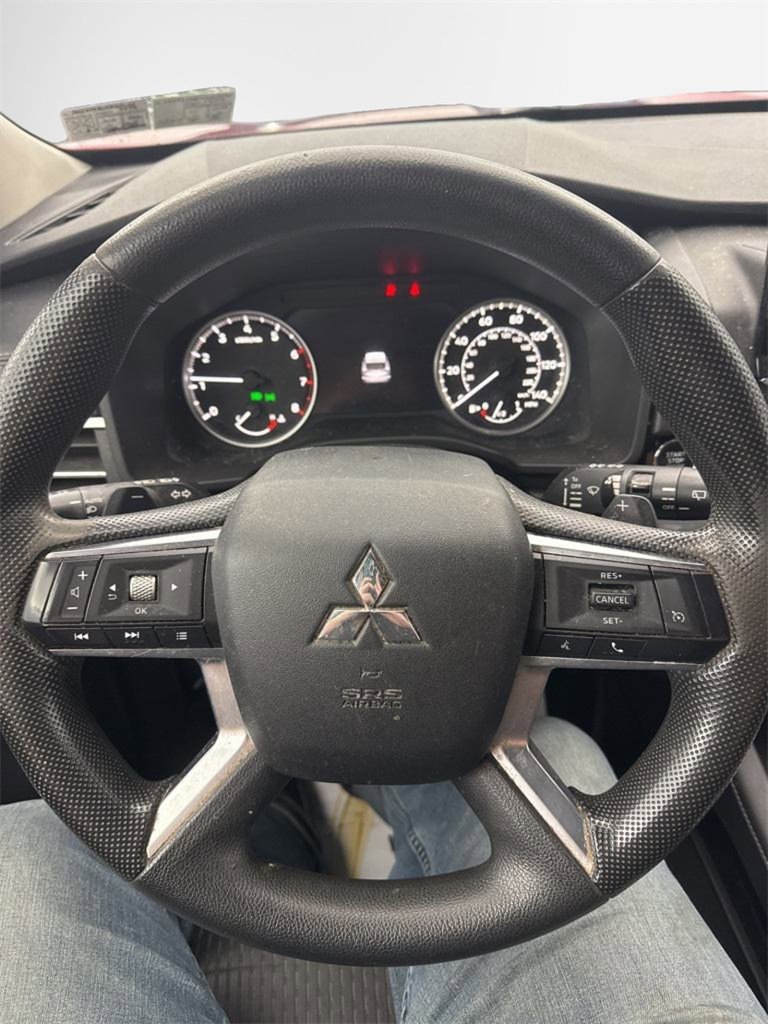 Used 2022 Mitsubishi Outlander ES image 19