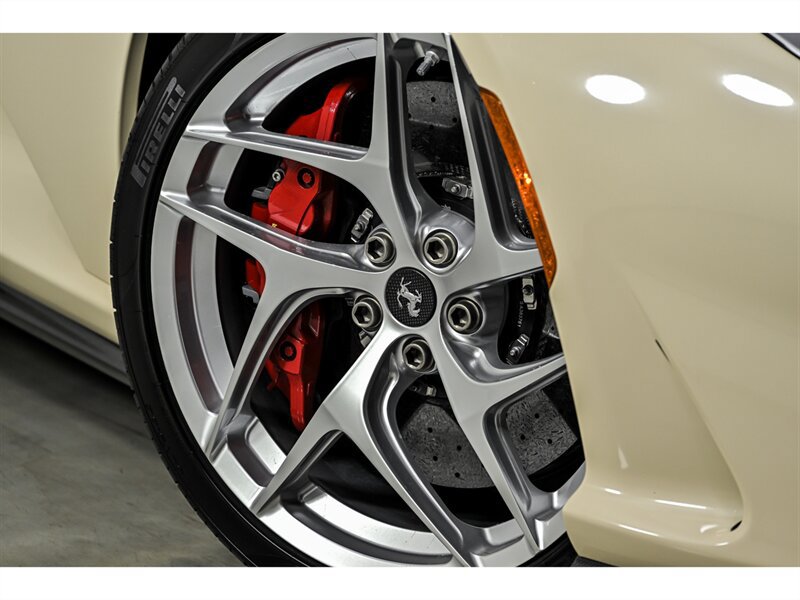 Used 2019 Ferrari 812 Superfast RWD image 3