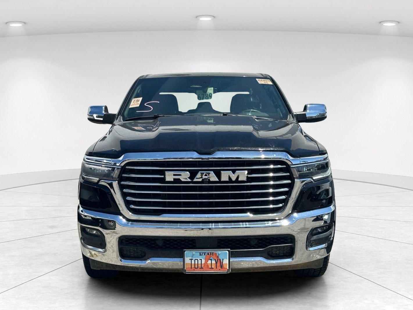 Used 2025 RAM 1500 Laramie AWD/4WD image 3