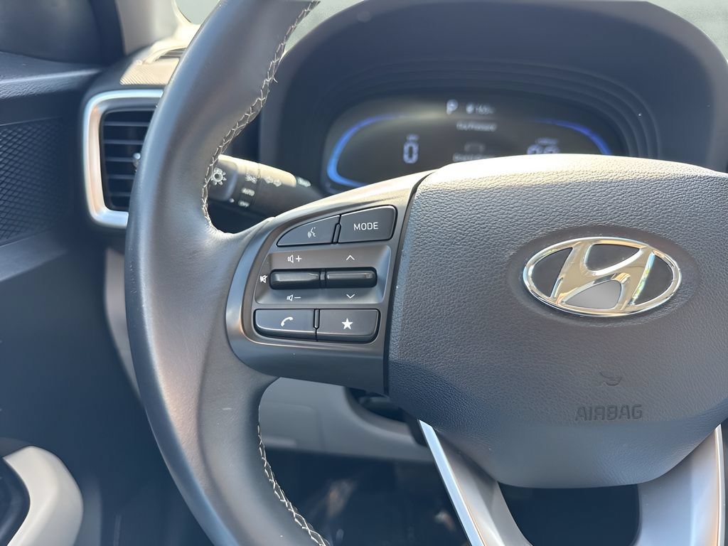 Used 2025 Hyundai Venue SEL FWD image 14