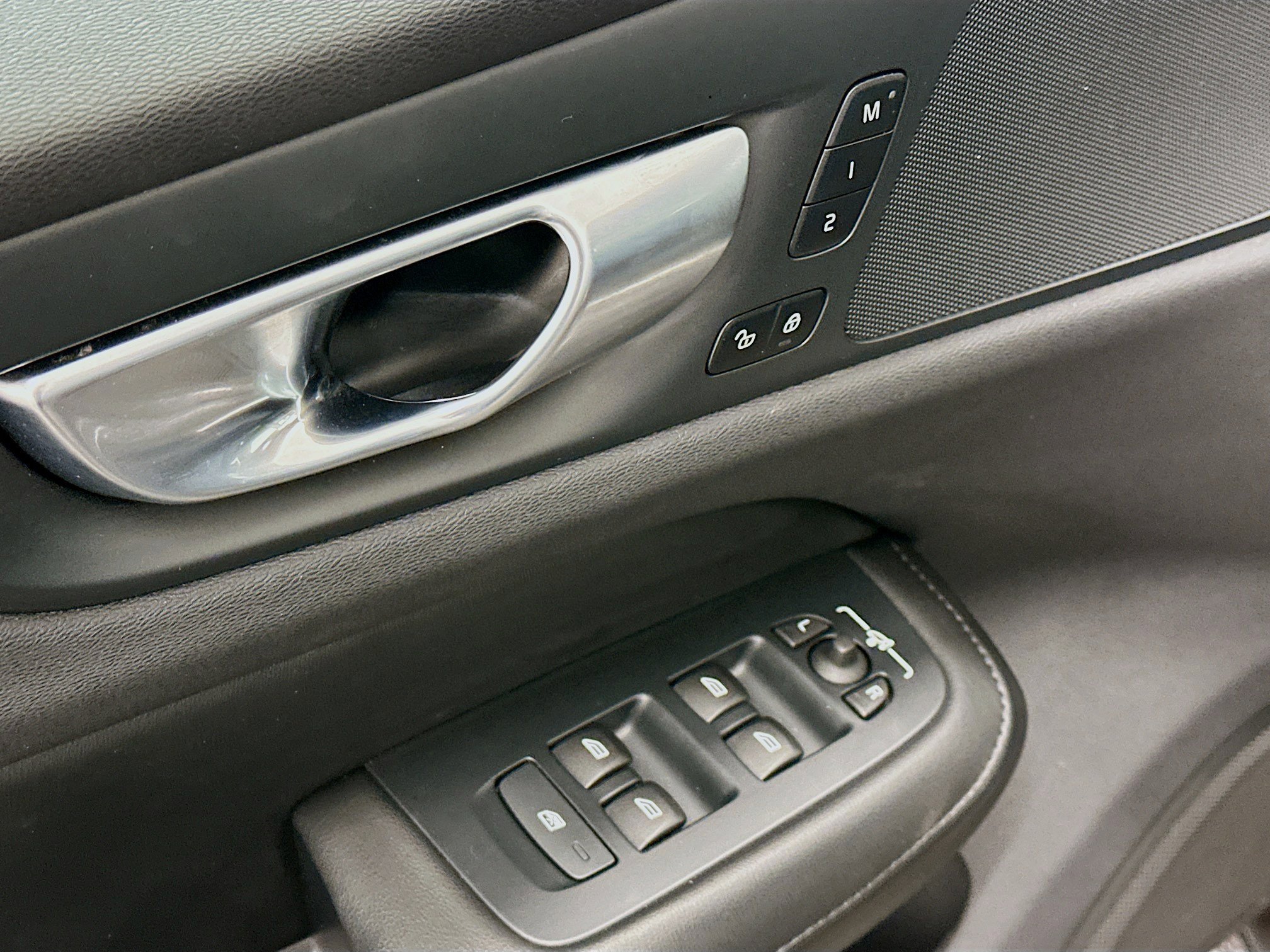 Used 2025 Volvo S60 B5 Core image 15