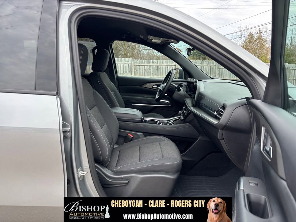 Used 2024 Chevrolet Traverse LT w/ Midnight/Sport Edition FWD image 30