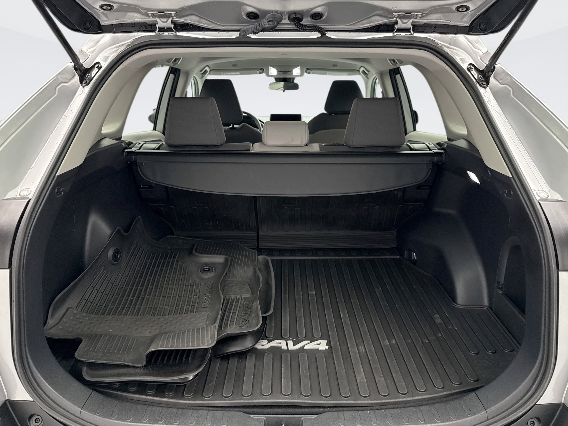 Used 2024 Toyota RAV4 XLE image 20