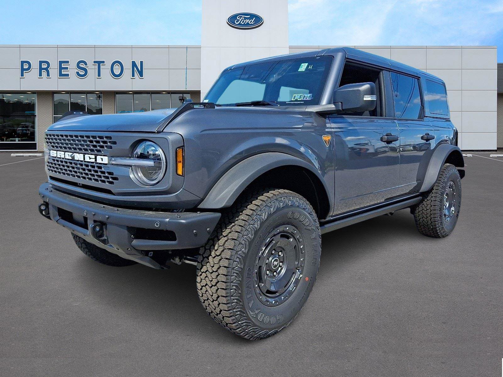 New 2025 Ford Bronco Badlands image 1