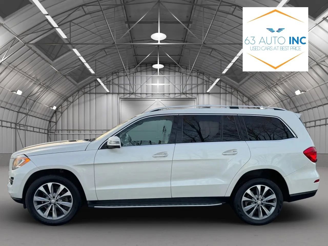 Used 2015 Mercedes-Benz GL 450 4MATIC w/ Appearance Package image 2