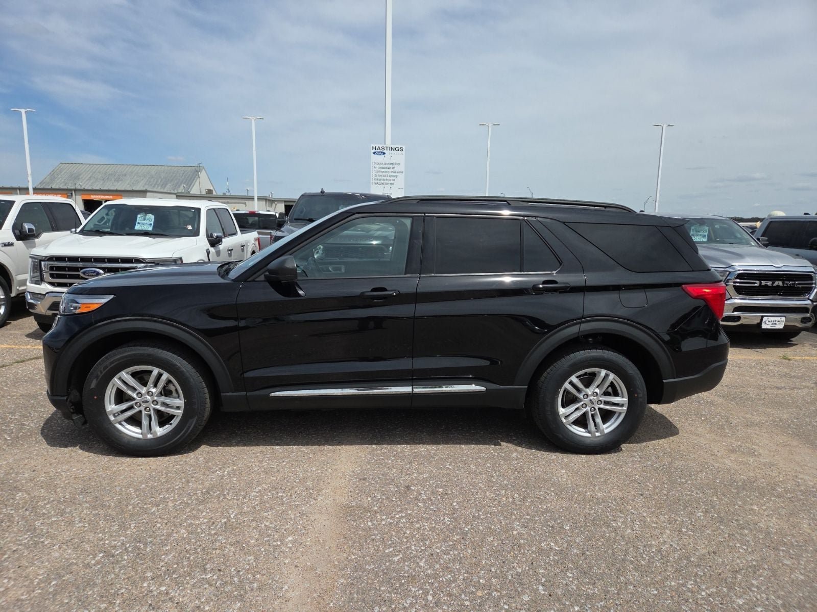 Certified 2023 Ford Explorer XLT w/ Equipment Group 202A AWD/4WD image 9