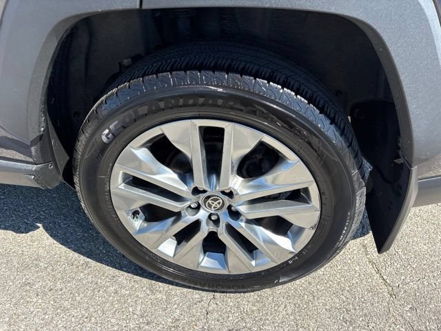 Used 2021 Toyota RAV4 XLE Premium AWD/4WD image 5
