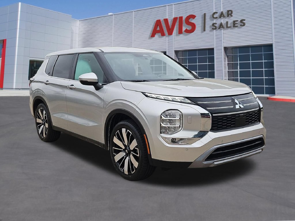 Used 2025 Mitsubishi Outlander SE AWD/4WD image 3